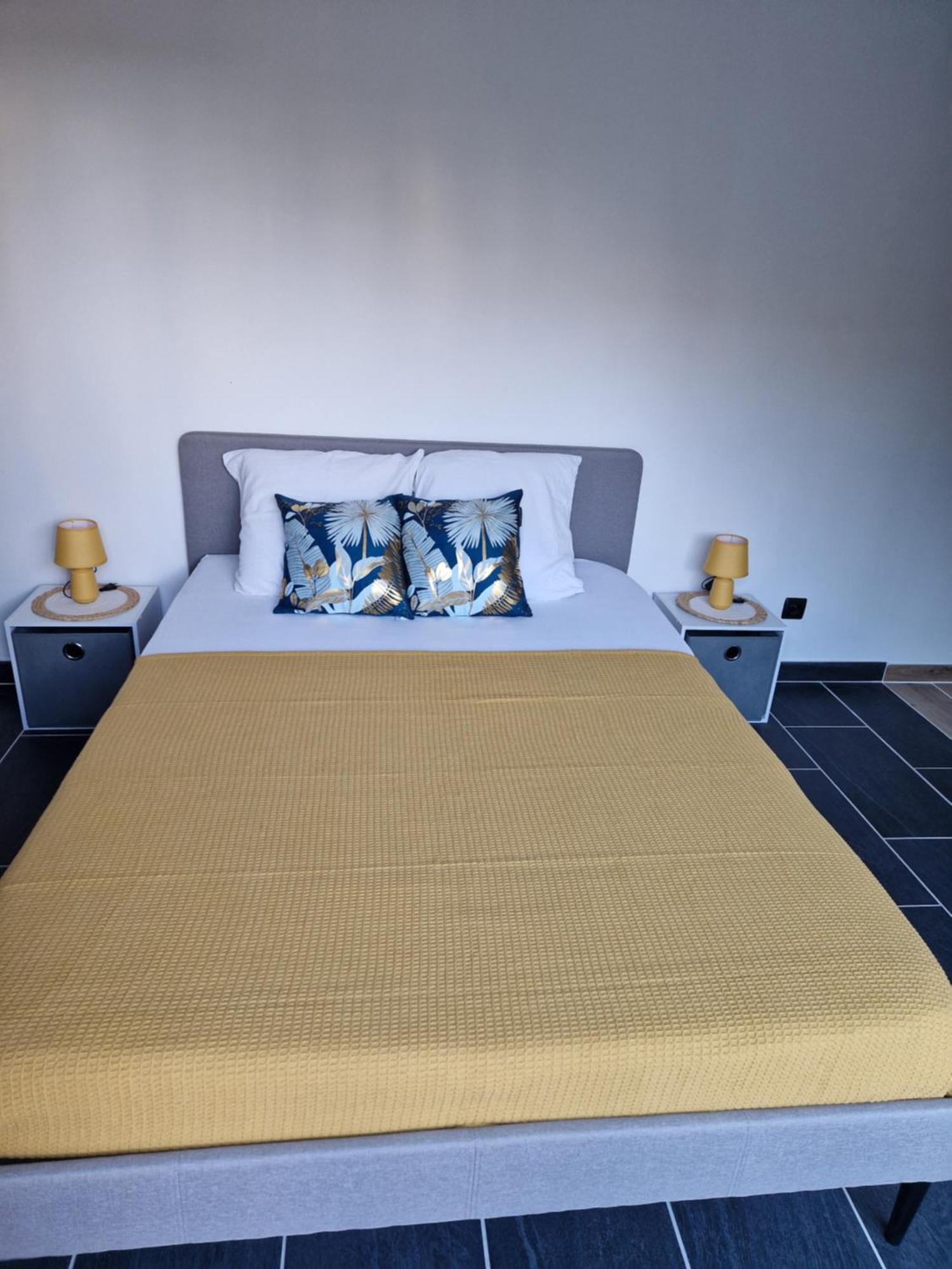 Grand Studio 2 Personnes Saint-Amand-Mont-Rond 外观 照片